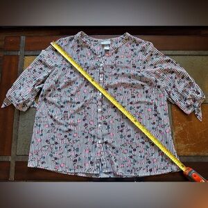 Catherine’s 1xl white black with pink blue floral button down 3/4 sleeves top